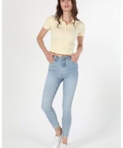 Blugi crop cu talie inalta si aspect decolorat