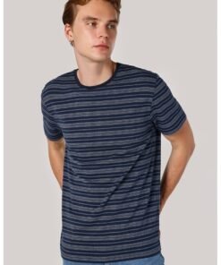 Tricou cu dungi si decolteu la baza gatului