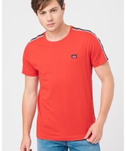 Tricou cu decolteu la baza gatului si benzi logo