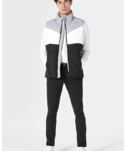 Vesta cu model colorblock si guler inalt