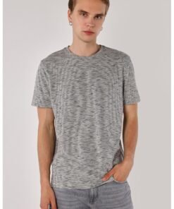 Tricou cu decolteu la baza gatului si aspect texturat
