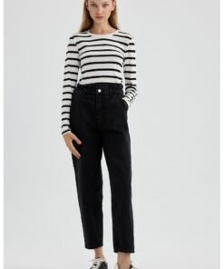 Blugi crop cu talie inalta