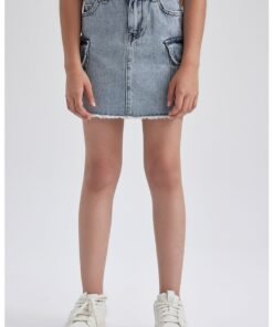 Fusta din denim cu terminatii franjurate