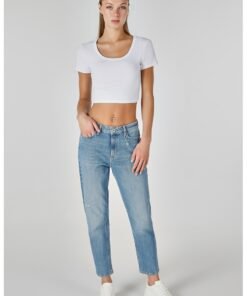 Blugi cu croiala conica si model uni