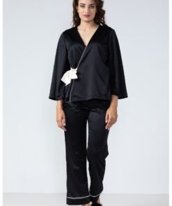 Pijama din satin cu croiala petrecuta