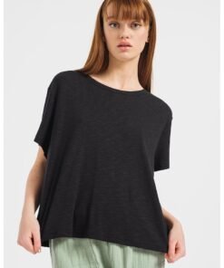 Tricou slim fit cu decolteu la baza gatului