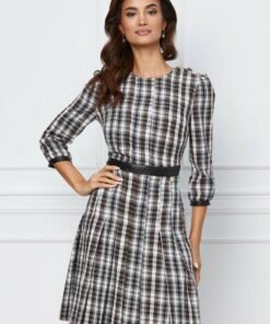 Rochie Dy Fashion alba cu carouri maro si banda neagra in talie