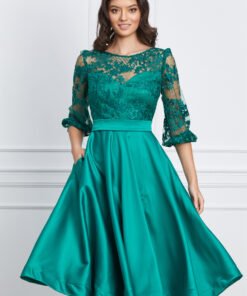 Rochie MBG verde cu dantela la bust si crepeu maxi pe fusta