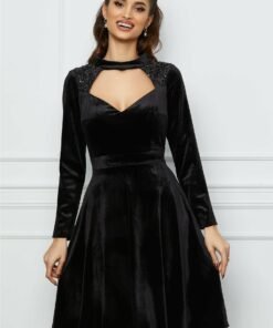 Rochie Moze neagra din catifea cu decupaj la decolteu si paiete