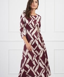 Rochie Tania bordo cu imprimeuri bej si aplicatie in talie